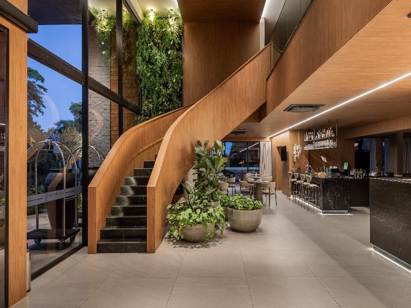 Golden Tulip Canela Oficial