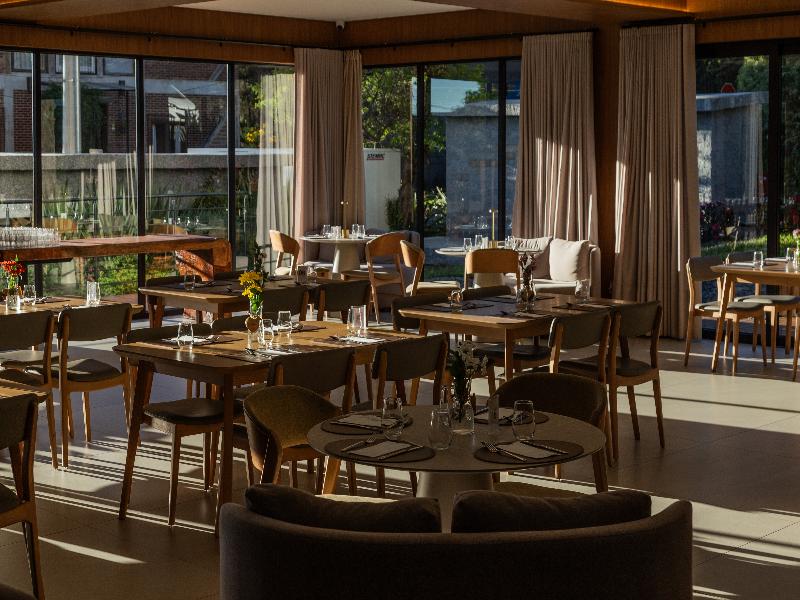 Golden Tulip Canela Oficial