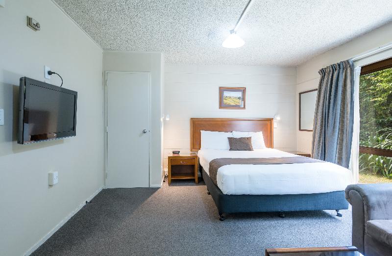 Admirals Motor Inn image