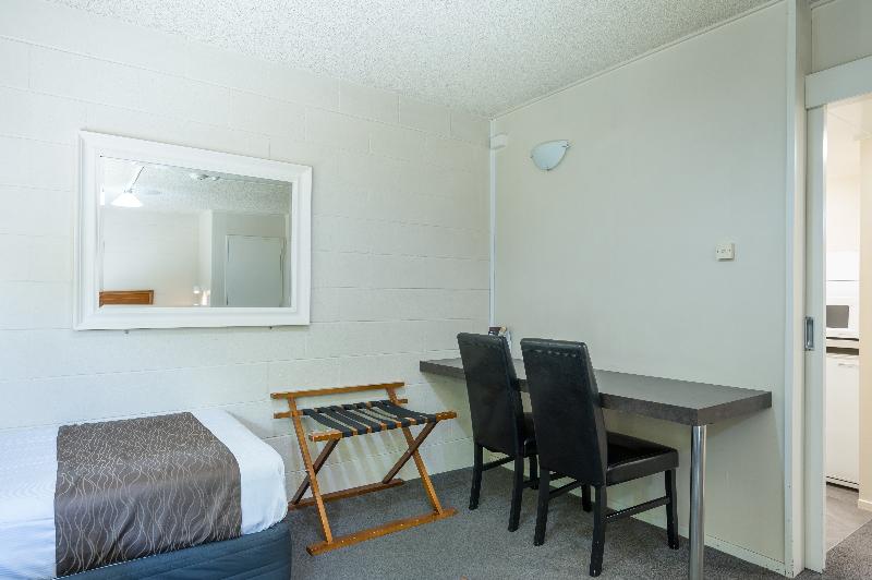 Admirals Motor Inn image