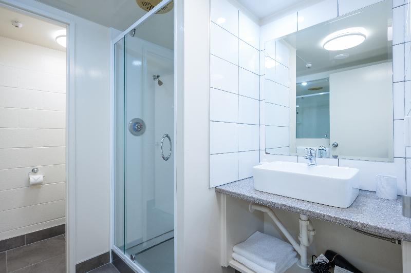 Admirals Motor Inn image