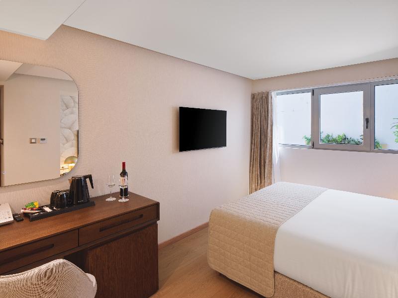 LEONARDO HOTEL ATHENS CITY CENTER’ image
