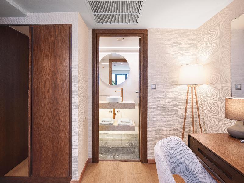 LEONARDO HOTEL ATHENS CITY CENTER’ image