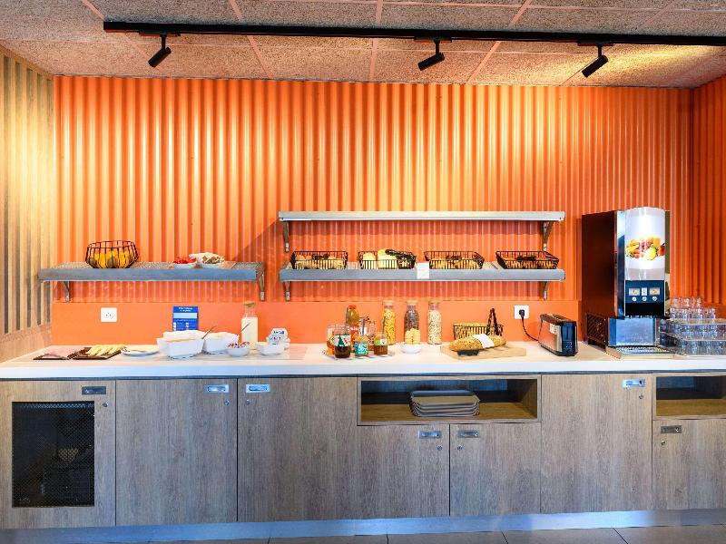 Ibis Budget La Rochelle Puilboreau image