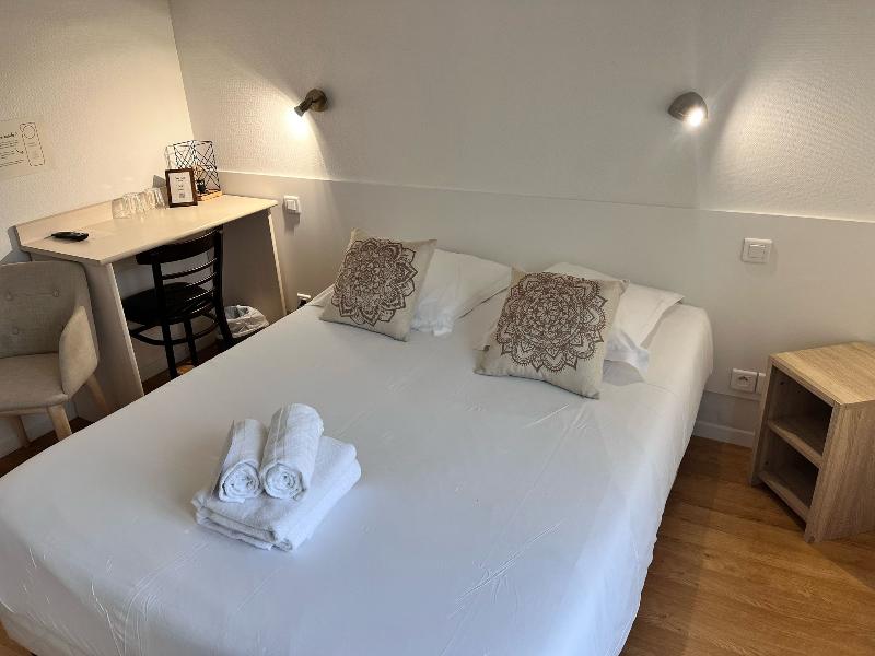Hôtel Platanes image
