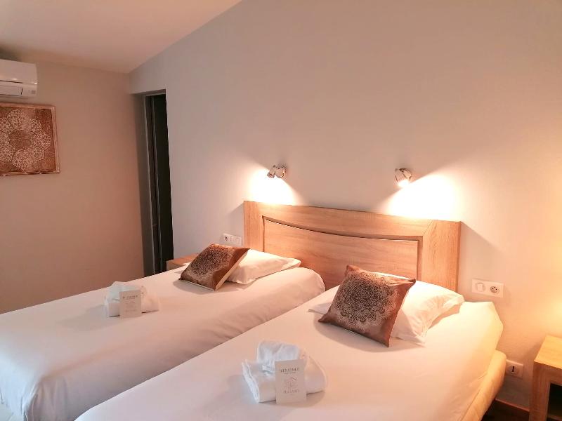 Hôtel Platanes image