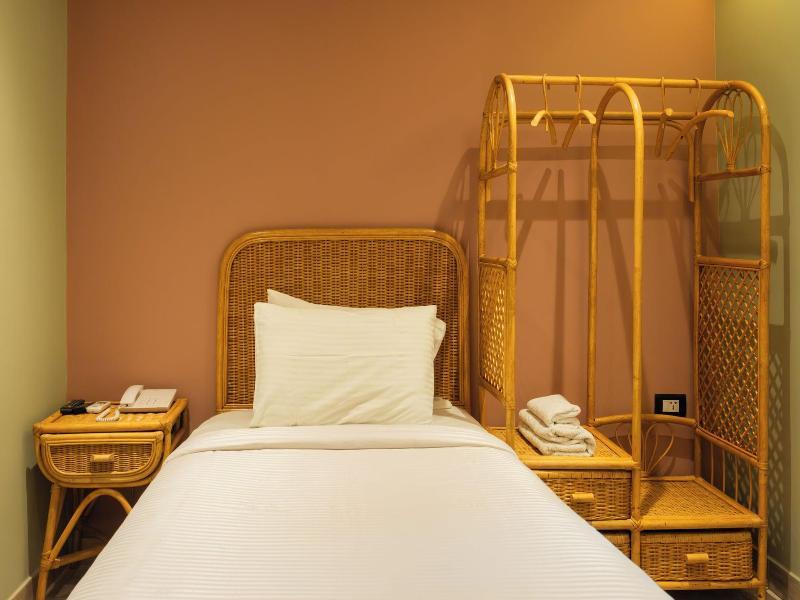 Jimmy Pyramids Hotel image
