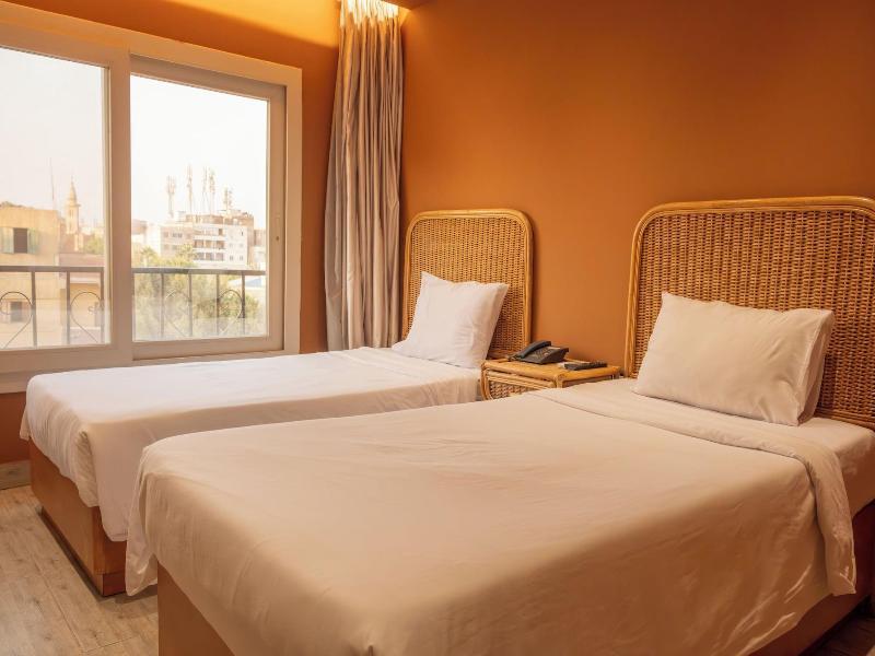 Jimmy Pyramids Hotel image