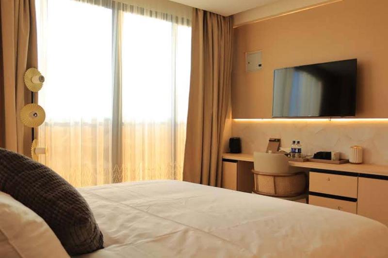 Arova Hotel image