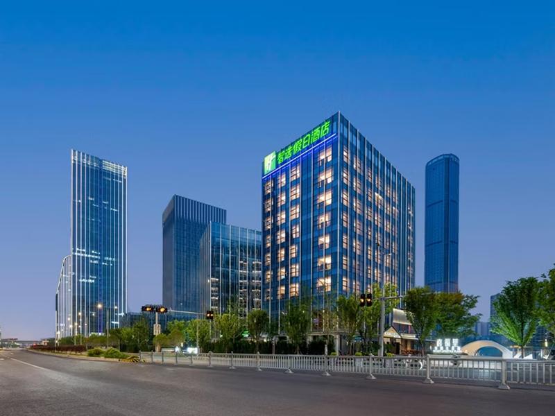 Holiday Inn Express North Station image