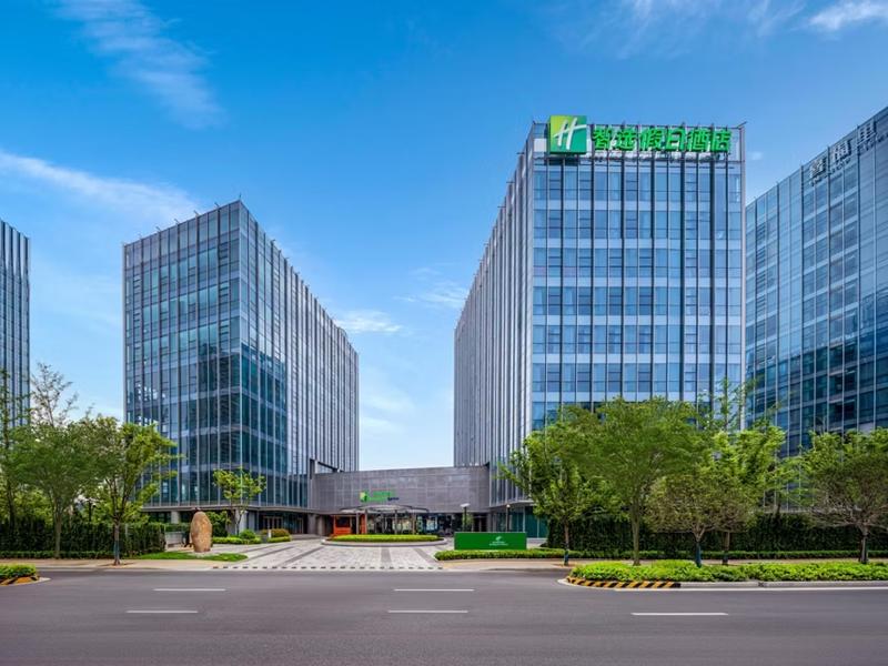 Holiday Inn Express North Station image