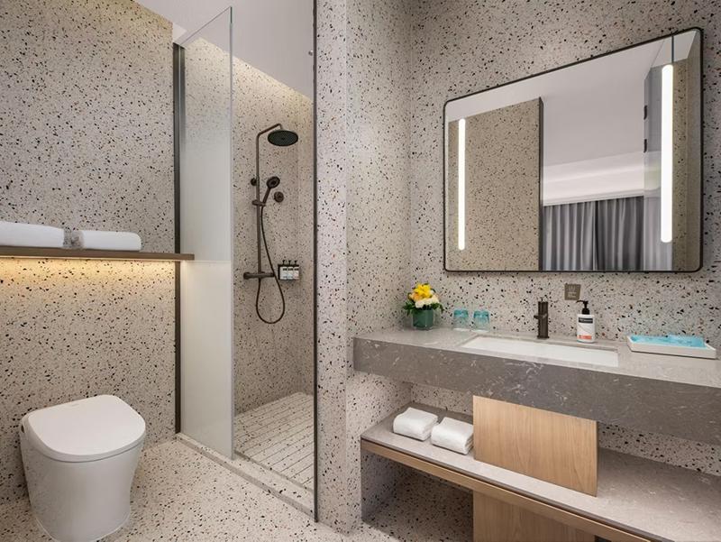 Holiday Inn Express North Station image