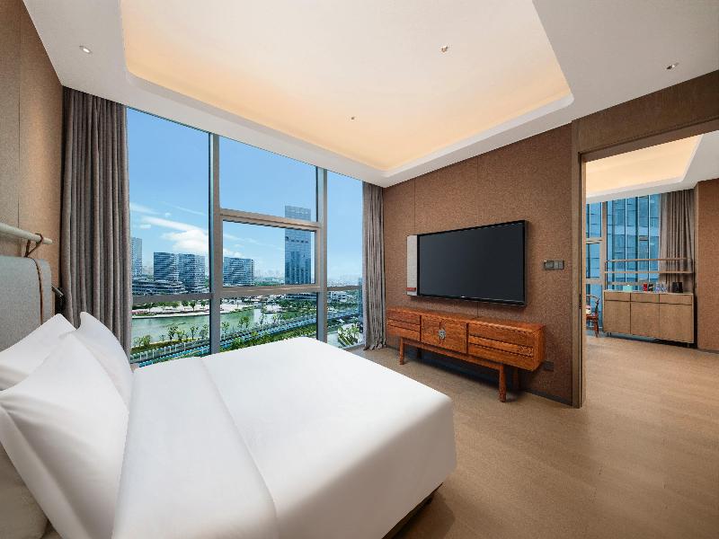 Holiday Inn Express North Station image