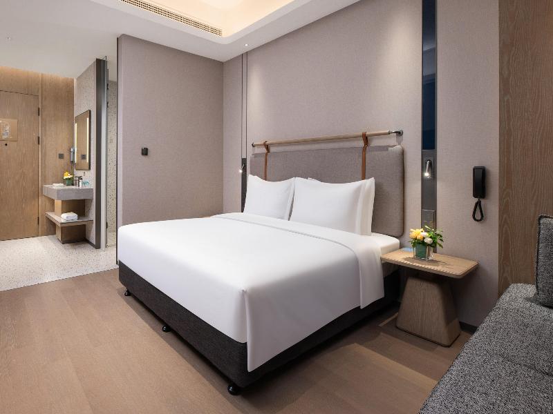 Holiday Inn Express North Station image