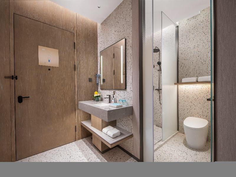 Holiday Inn Express North Station image