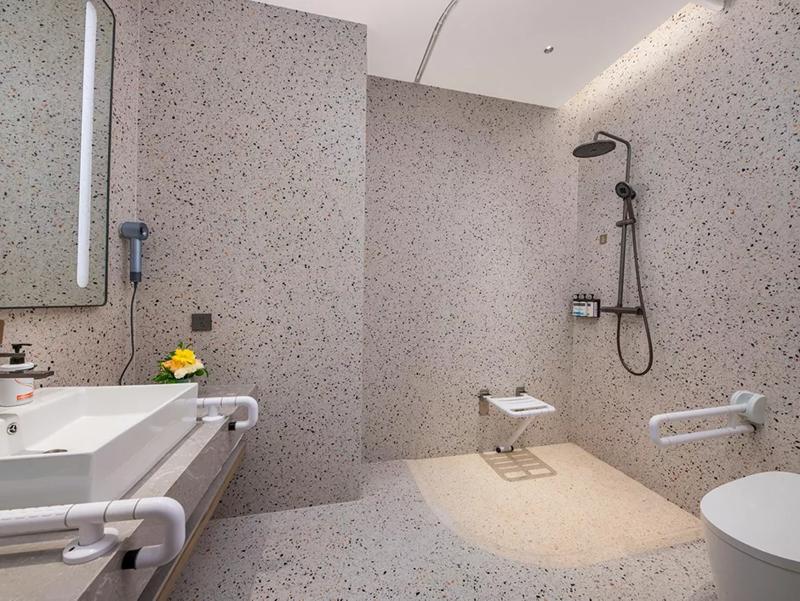 Holiday Inn Express North Station image