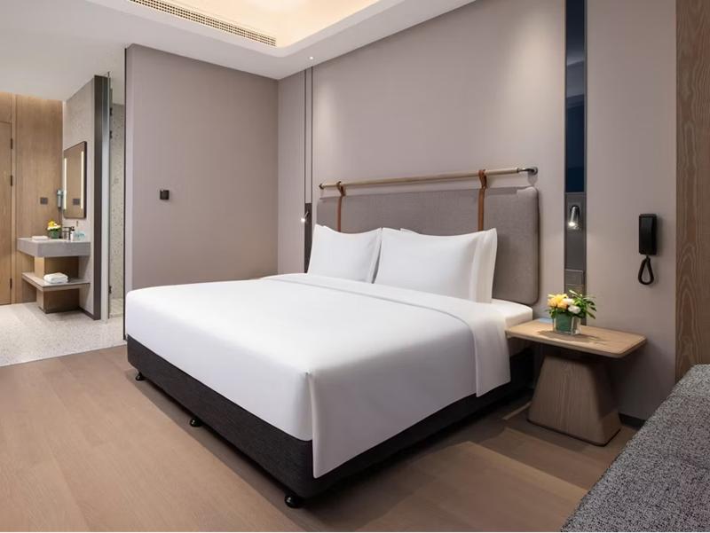 Holiday Inn Express North Station image