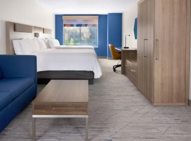 Holiday Inn Express & Suites Muncie Northwest image