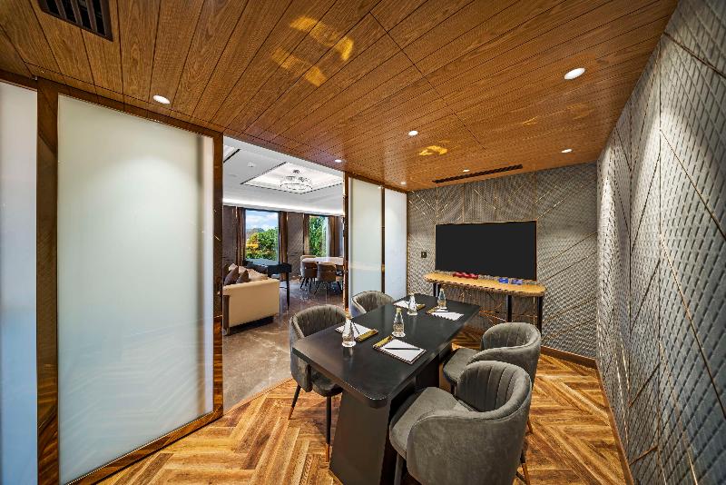 Radisson Blu Hotel GRT Chennai image