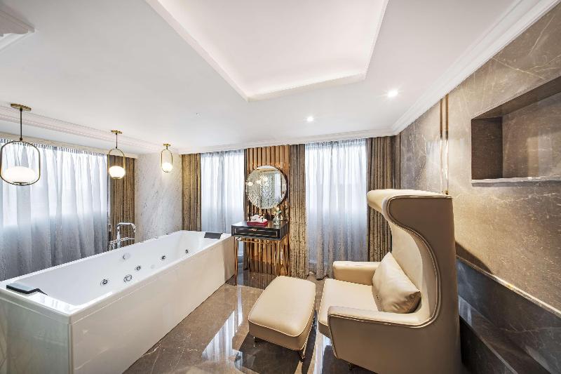 Radisson Blu Hotel GRT Chennai image