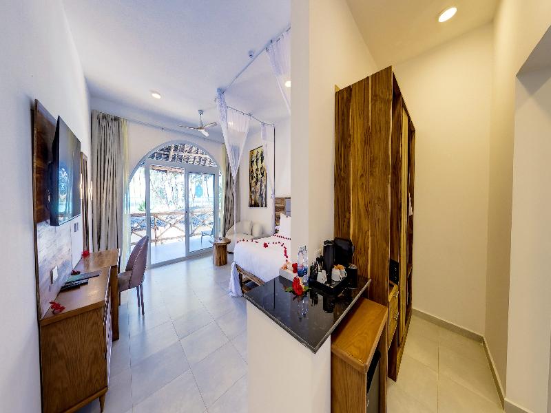 Royal Mandarin Hotel & Resort image