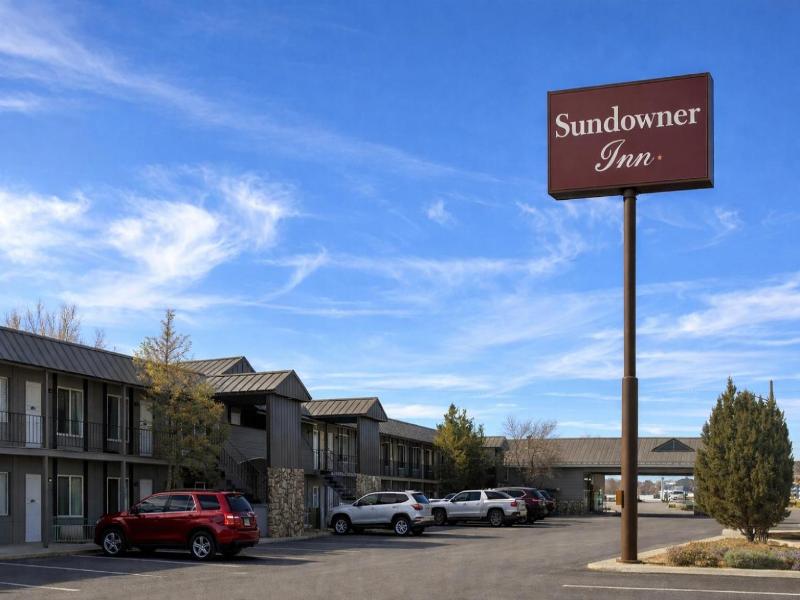 Sundowner Inn by Capital O Forsyth I 94