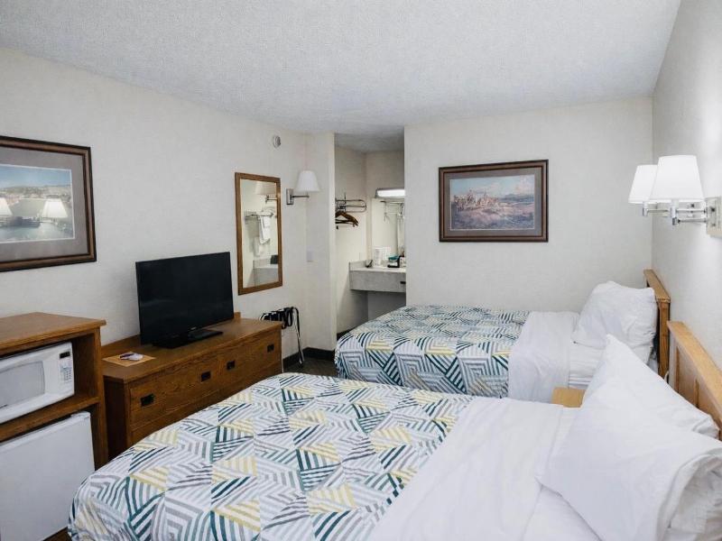 Sundowner Inn by Capital O Forsyth I 94