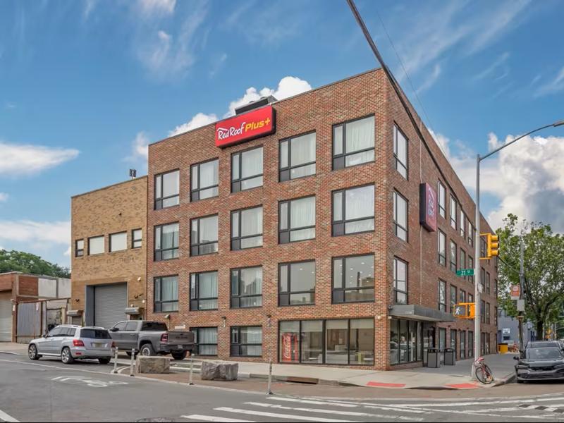 Red Roof Plus+ Brooklyn - 3rd Ave