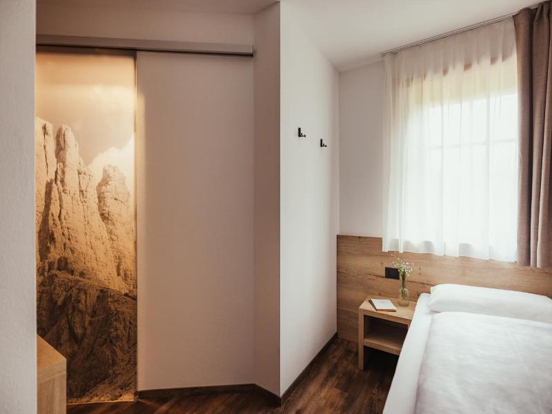 Hotel Leonard image