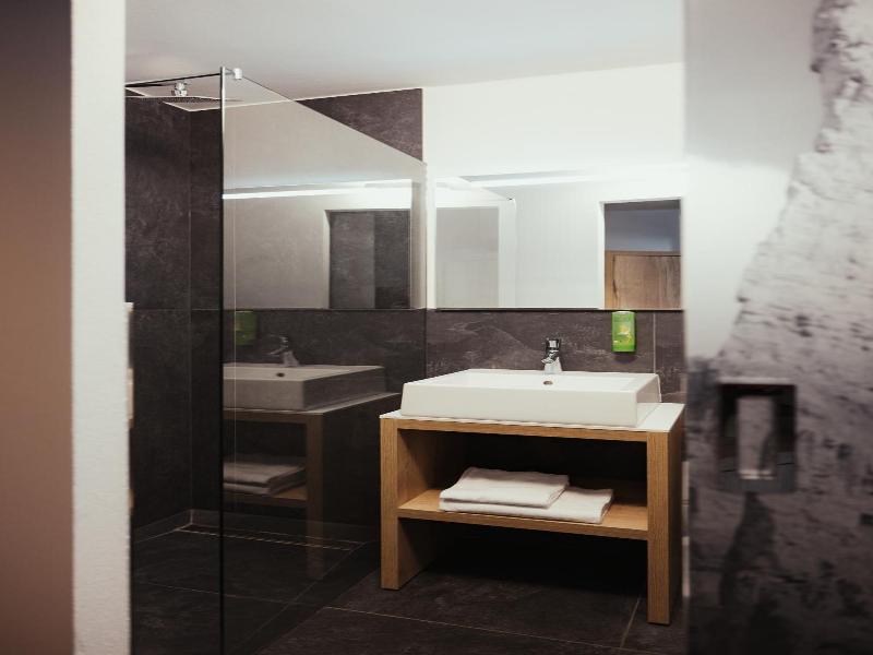 Hotel Leonard image
