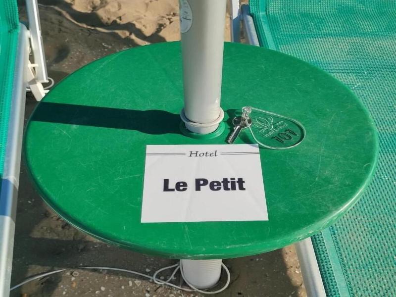 Le Petit Hotel image