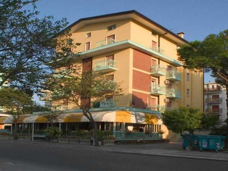 Le Petit Hotel image