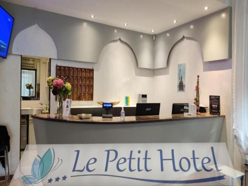 Le Petit Hotel image