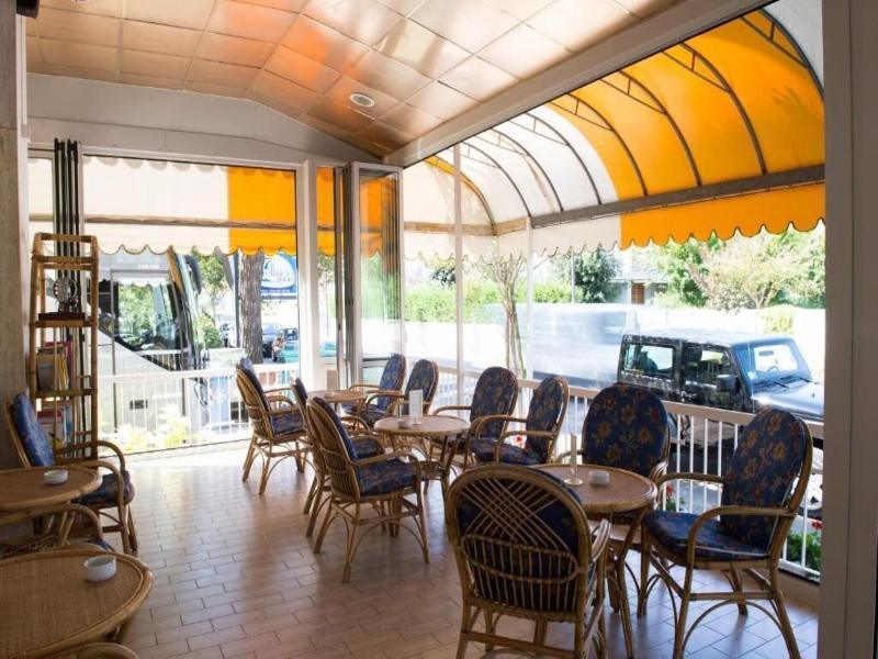 Le Petit Hotel image