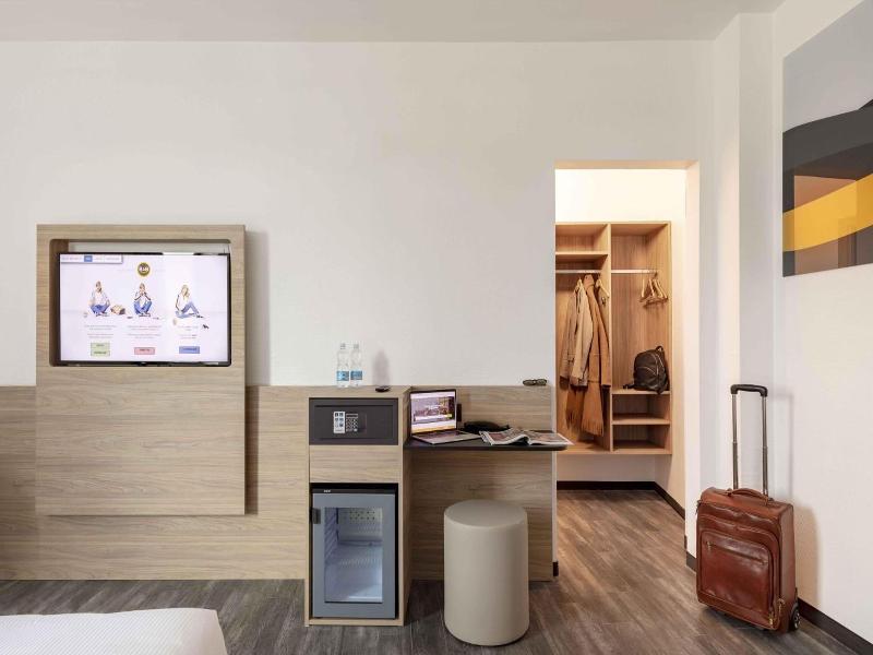 B B Hotel Pomezia Roma image