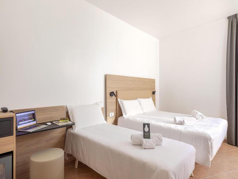 B B Hotel Pomezia Roma image