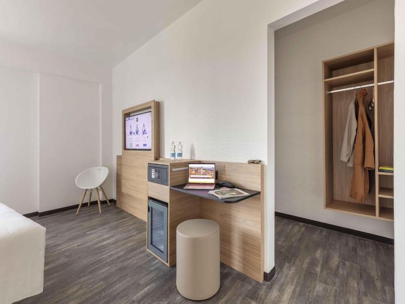 B B Hotel Pomezia Roma image