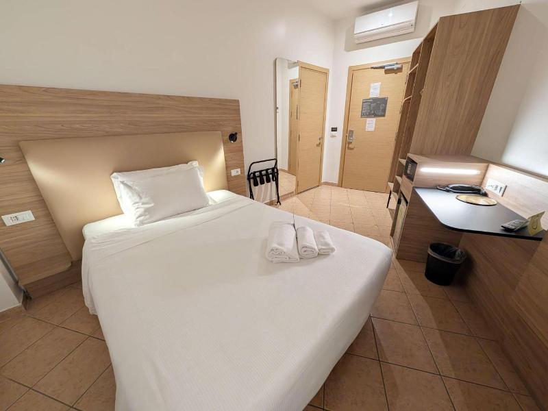 B B Hotel Pomezia Roma image