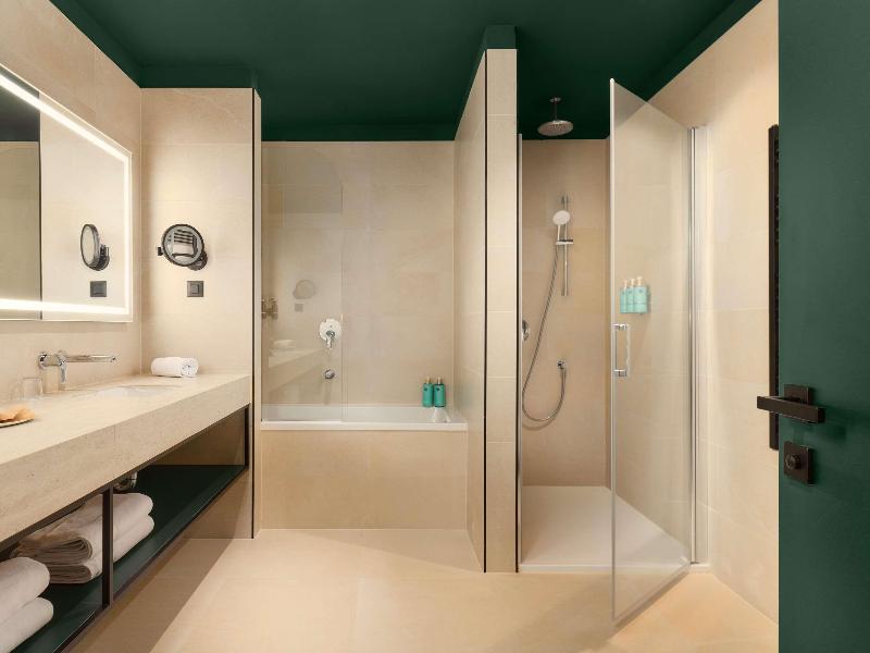 Novotel Zagreb image