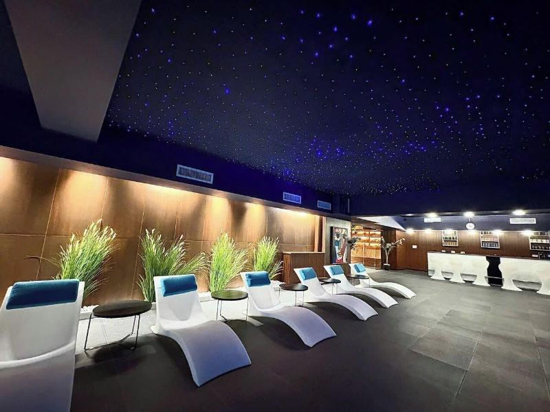 Bliss Palace Hotel And Spa image