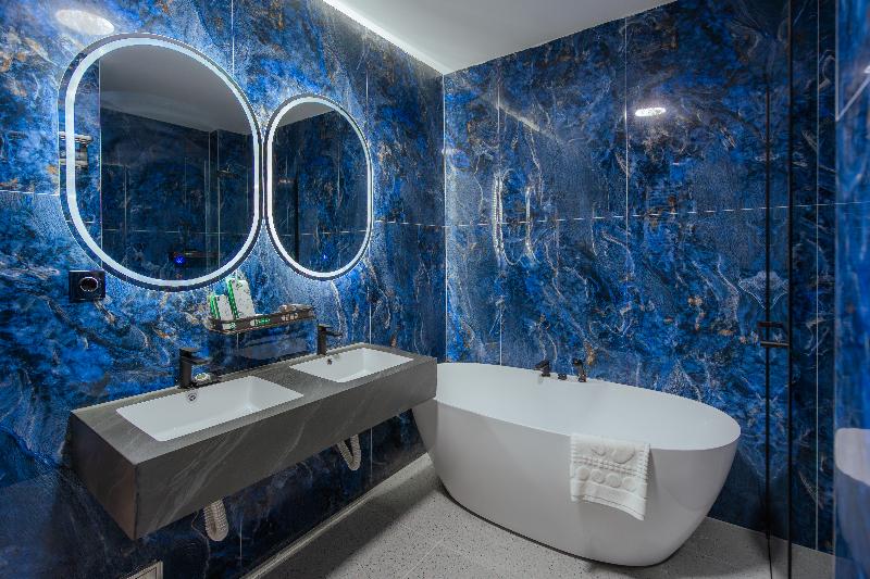 Bliss Palace Hotel And Spa image
