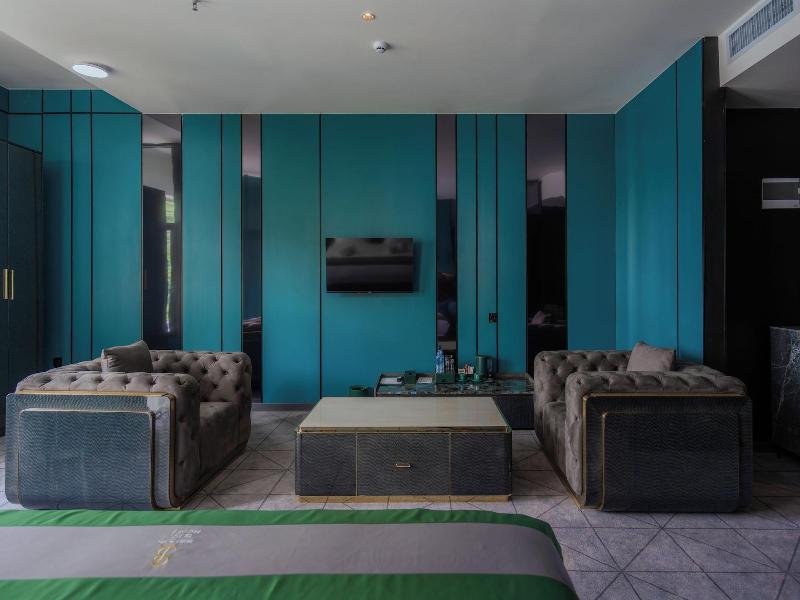 Bliss Palace Hotel And Spa image