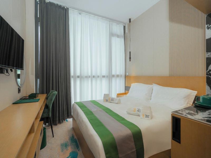 Bliss Palace Hotel And Spa image