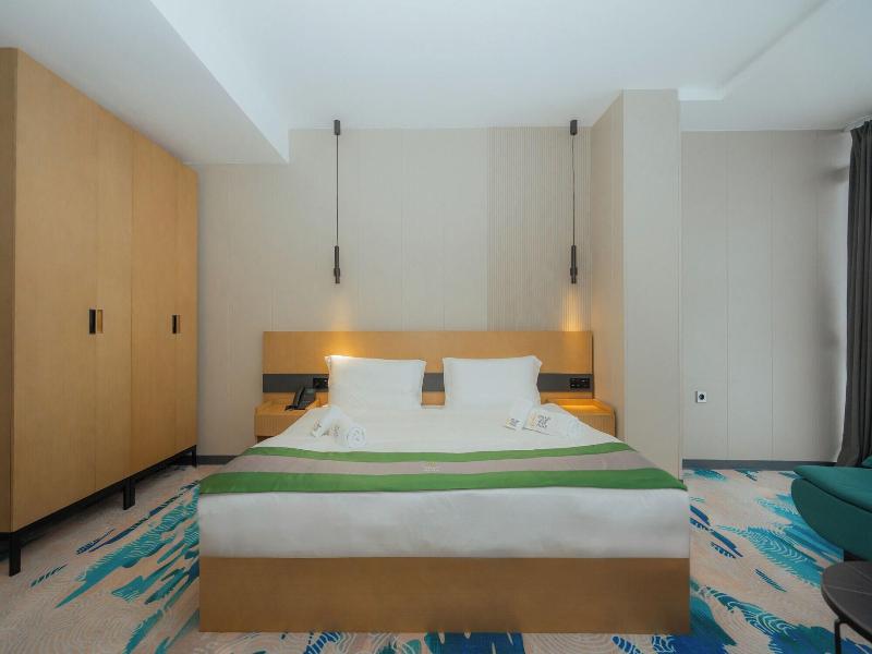Bliss Palace Hotel And Spa image