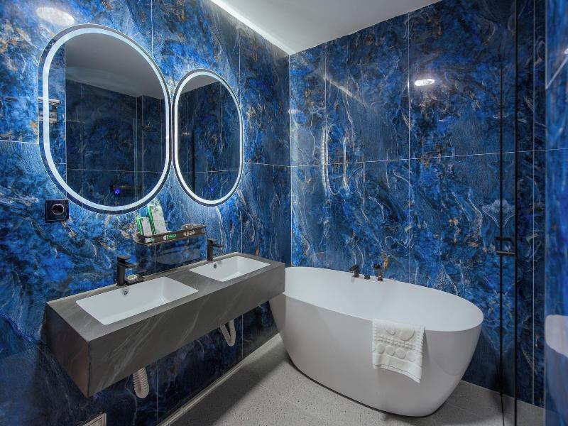 Bliss Palace Hotel And Spa image
