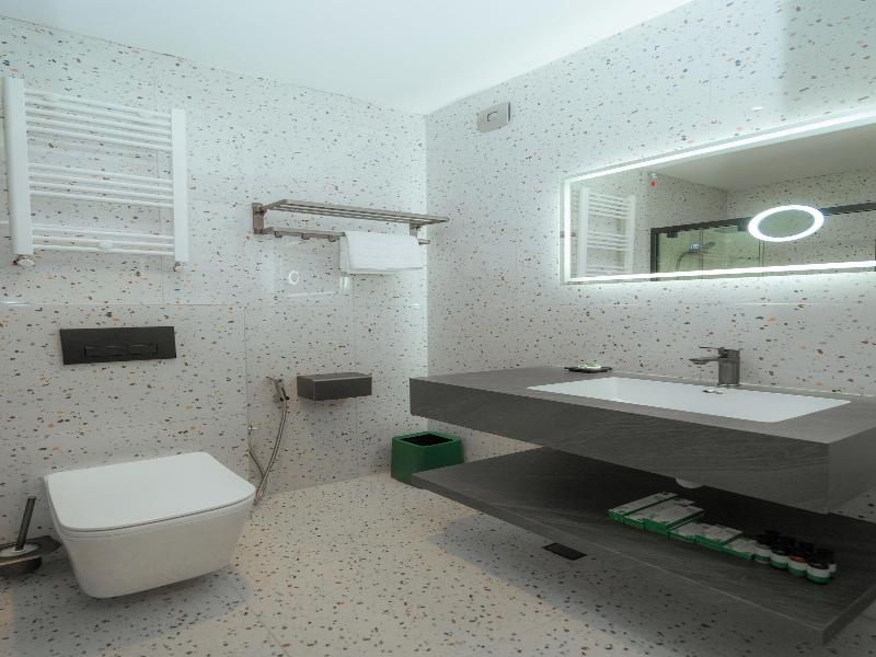 Bliss Palace Hotel And Spa image