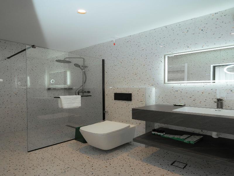 Bliss Palace Hotel And Spa image