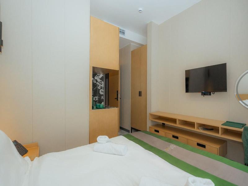 Bliss Palace Hotel And Spa image