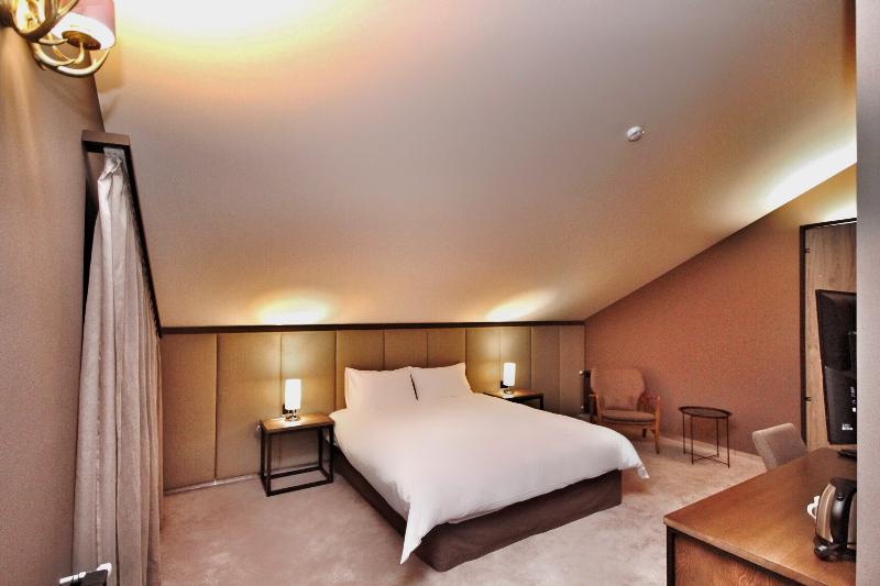 Teghenis Resort image