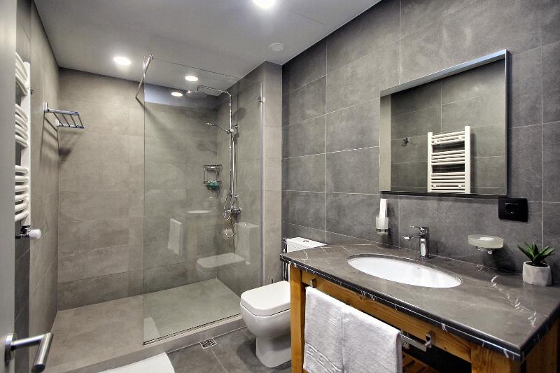 Teghenis Resort image